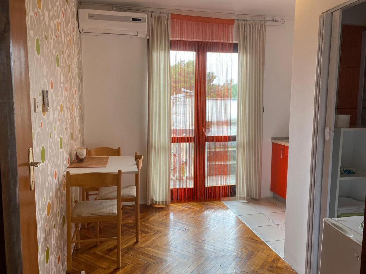 Apartmani Dana Sukošan Esterno foto