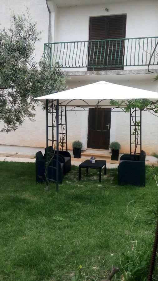 Apartmani Dana Sukošan Esterno foto