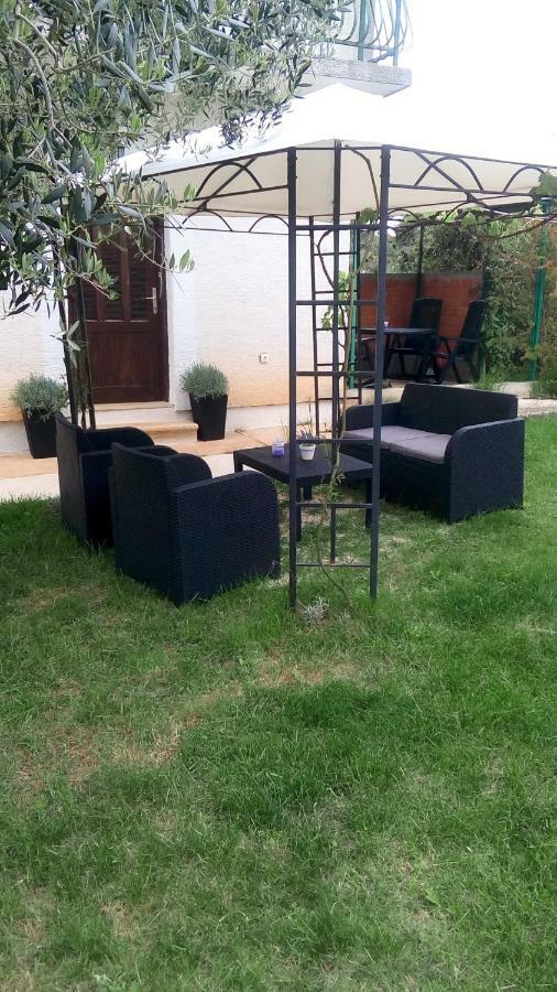 Apartmani Dana Sukošan Esterno foto