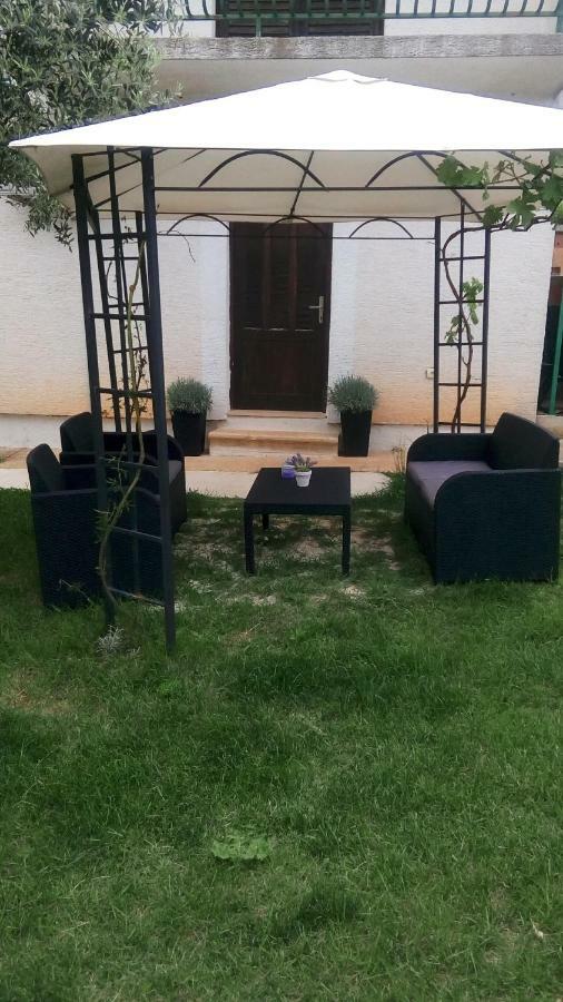 Apartmani Dana Sukošan Esterno foto
